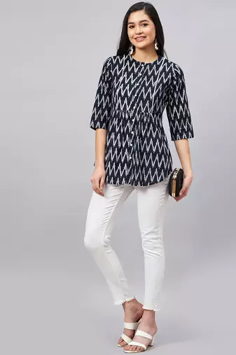 Winered woman black and white ikat print front opening tunic