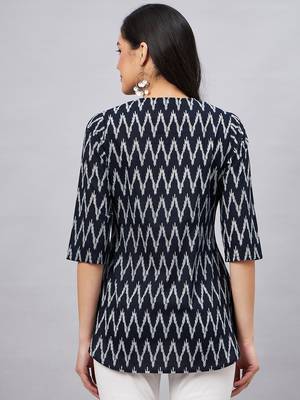 Winered woman black and white ikat print front opening tunic 5