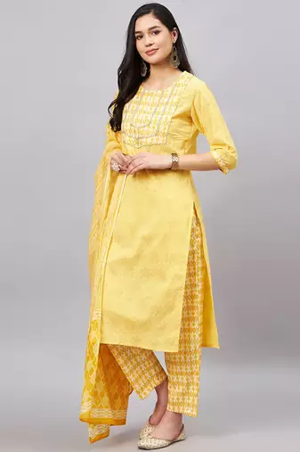 Winered woman yellow gold print triangle lace at yoke kurta set