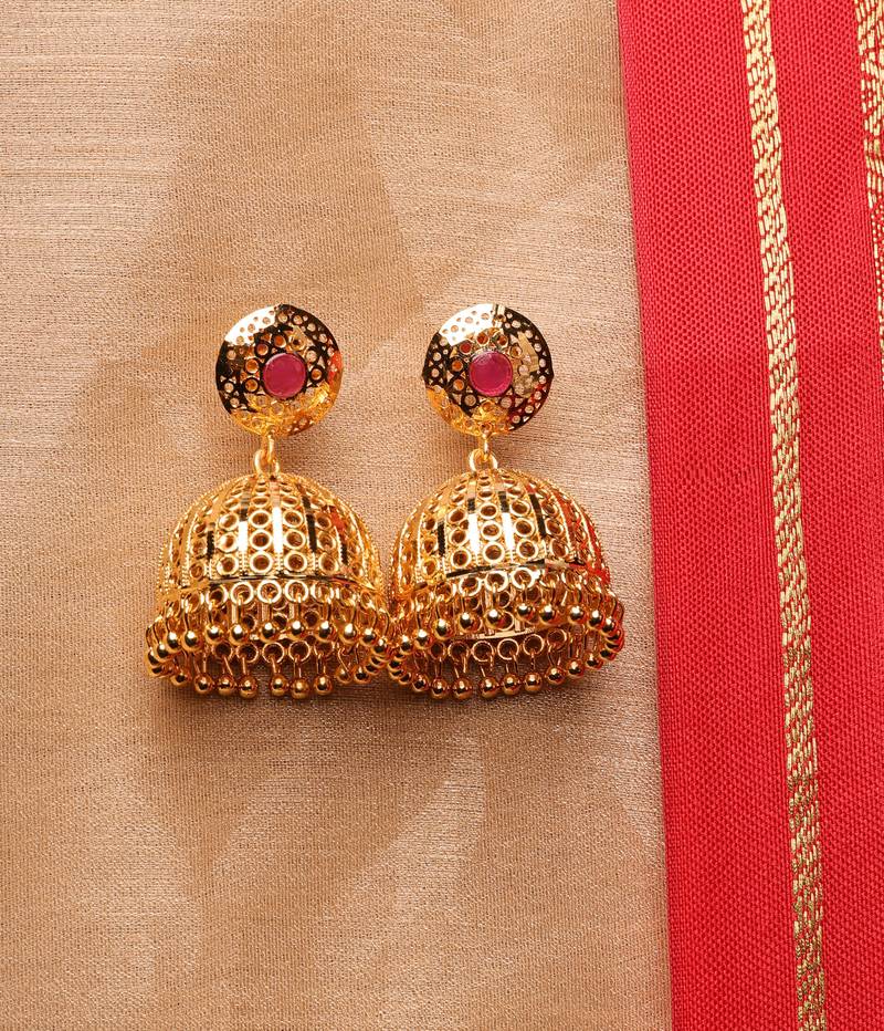 Exquisite Gold-Plated Earrings With Pink Stones