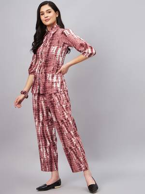 Winered woman rust and white tie & dye co-ord set with scrunchy 3