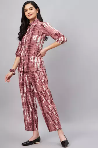 Winered woman rust and white tie & dye co-ord set with scrunchy