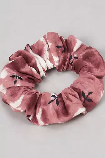 Winered woman rust and white tie & dye co-ord set with scrunchy