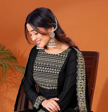 Women kurta pant dupatta set. 1