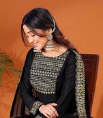 Women kurta pant dupatta set.