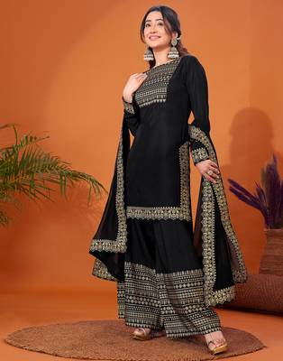 Women kurta pant dupatta set. 2