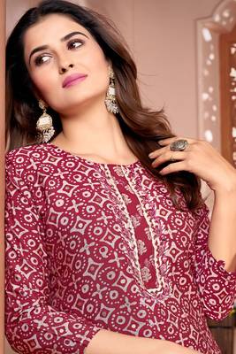 Magenta royal silk print and hand work on neck line kurta pant set 2