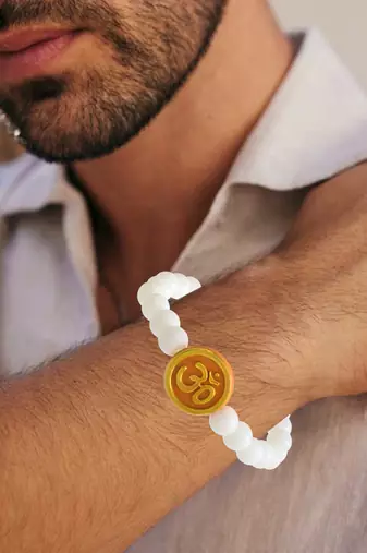 White beads guruji picture bracelet
