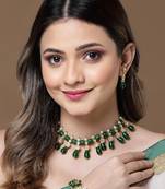 Green & gold drop earring with kundan & pearls