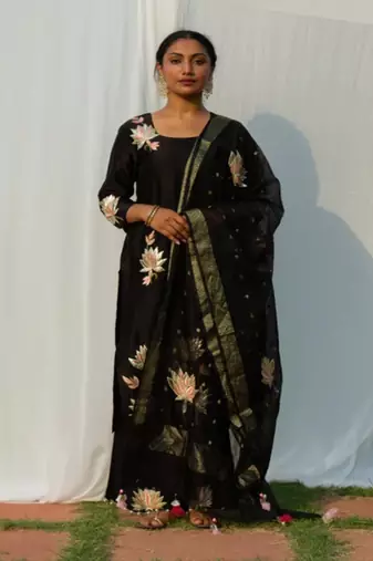 Lotus - black suit set