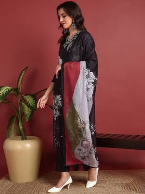 women black silk blend floral printed straight kurta trouser with dupatta 3