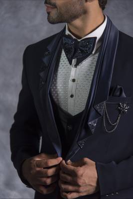 Navy blue tuxedo suit with folded lapel and embroidery 4