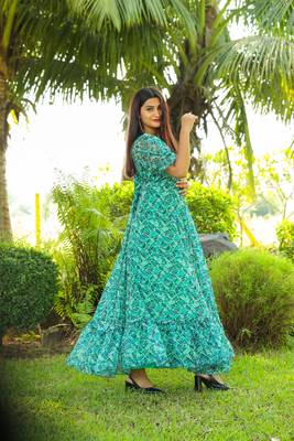 Trendy green colour long kurti for ethnic and party looks 5