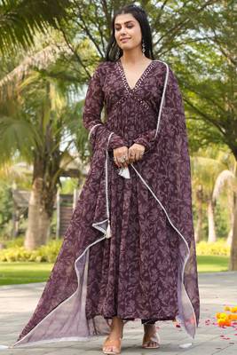 Smart and elegant wine colour gown with dupatta for trendy looks 1