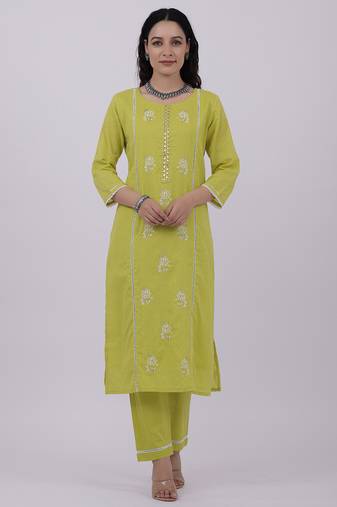 Satrangi women's green cotton embroidered 3/4th sleeve round neck kurta set