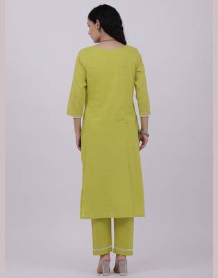 Satrangi women's green cotton embroidered 3/4th sleeve round neck kurta set 2