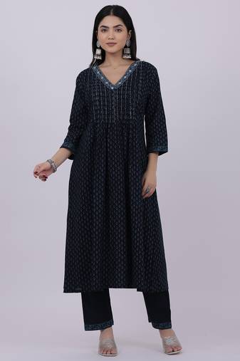 Satrangi women's navy blue blended silk v neck foil print kurta set with three fourth sleeves for women