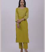 Satrangi women's green cotton embroidered 3/4th sleeve round neck kurta set