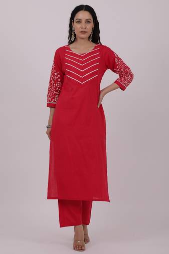Satrangi women's red cotton embroidered 3/4th sleeve round neck kurta set