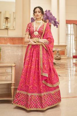Pink Thread Zari Dori And Sequins Embroidered Organza Lehenga Choli For Bride 5