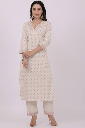 Satrangi women's off white & pink cotton v neck printed kurta set with three fourth sleeves
