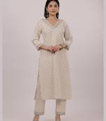 Satrangi women's off white & blue cotton v neck printed kurta set with three fourth sleeves