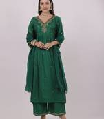 Satrangi women's green viscose silk embroidered kurta set with v neck and three fourth sleeves