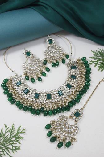 traditional pearl kundan choker necklace jewellery set with maang tikka