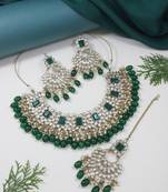 traditional pearl kundan choker necklace jewellery set with maang tikka