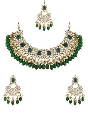 traditional pearl kundan choker necklace jewellery set with maang tikka 2