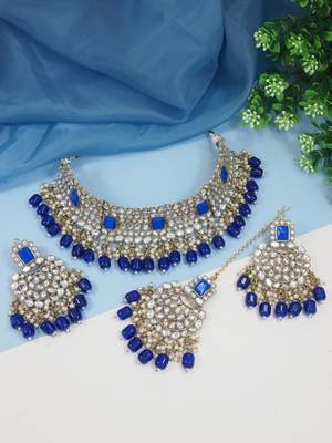 traditional pearl kundan choker jewellery necklace set with maang tikka 1