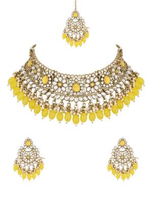 traditional pearl kundan studded choker jewellery necklace set with maang tikka 2