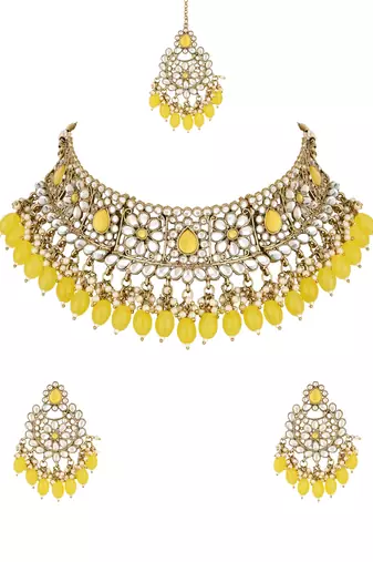 traditional pearl kundan studded choker jewellery necklace set with maang tikka