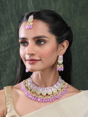 Dual colour lavander kundan meenakari necklace set with earrings and maangtika 2