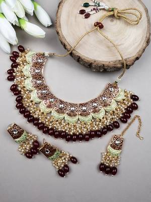 Dual colour maroon kundan meenakari necklace set with earrings and maangtika 1