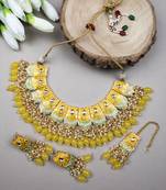 Dual colour kundan meenakari necklace set with earrings and maangtika