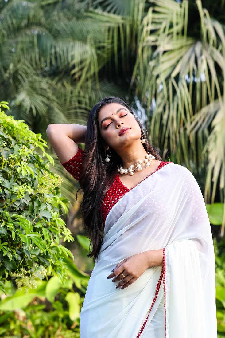 Off White Colour Faux Georgette Lace Border Saree With Hevay Work Unstitched Blouse 