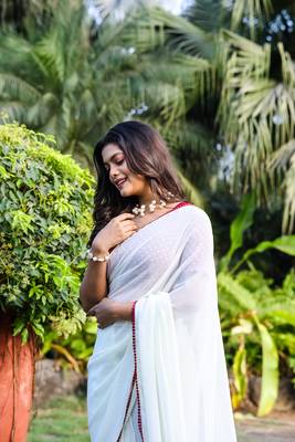 Off White Colour Faux Georgette Lace Border Saree With Hevay Work Unstitched Blouse  5