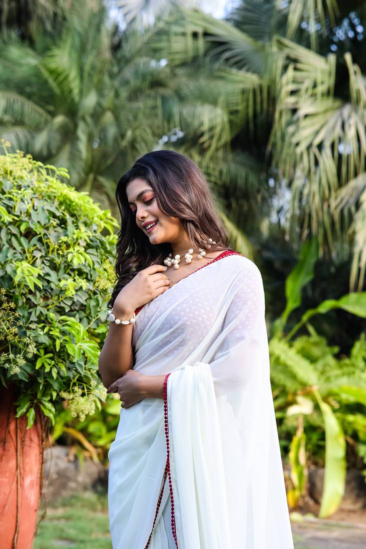 Off White Colour Faux Georgette Lace Border Saree With Hevay Work Unstitched Blouse 