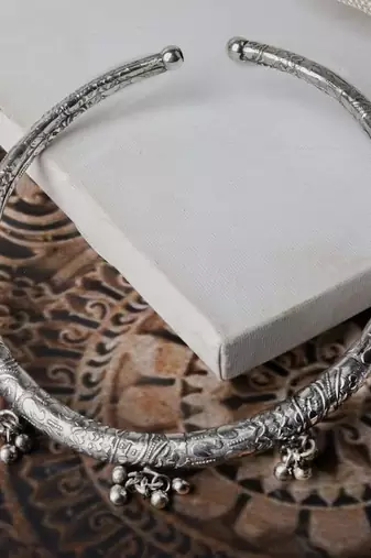 Boho indian jewelry style: indian silver choker necklace set with statement bib necklace