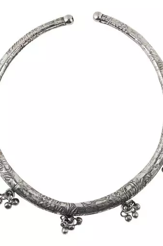 Boho indian jewelry style: indian silver choker necklace set with statement bib necklace
