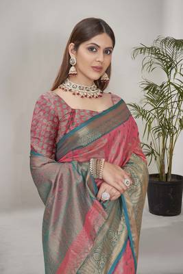 Peach kanchipuram pattu silk traditional contrast zari woven saree 3