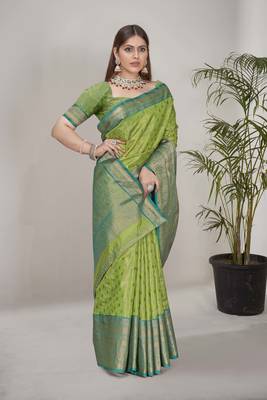 Green kanchipuram pattu silk traditional contrast zari woven saree 1