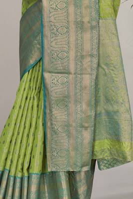Green kanchipuram pattu silk traditional contrast zari woven saree 5