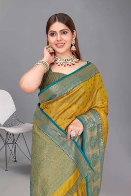 Yellow kanchipuram pattu silk traditional contrast zari woven saree 4
