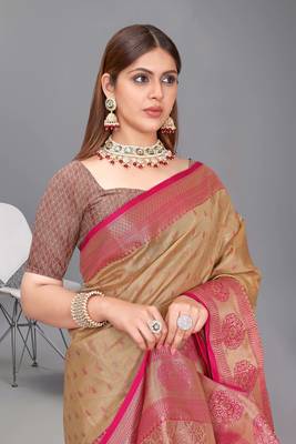 Chickoo kanchipuram pattu silk traditional contrast zari woven saree 4