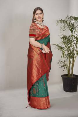 Green Soft Silk Contrast Gold Zari Woven Saree 2