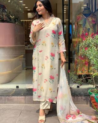 Offwhite organza digita print with thread zari embroidery work kurta pant set 1