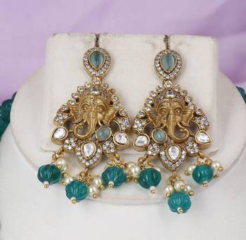 Semi precious beads with victorian pendant set 2