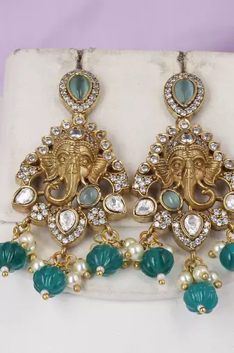 Semi precious beads with victorian pendant set